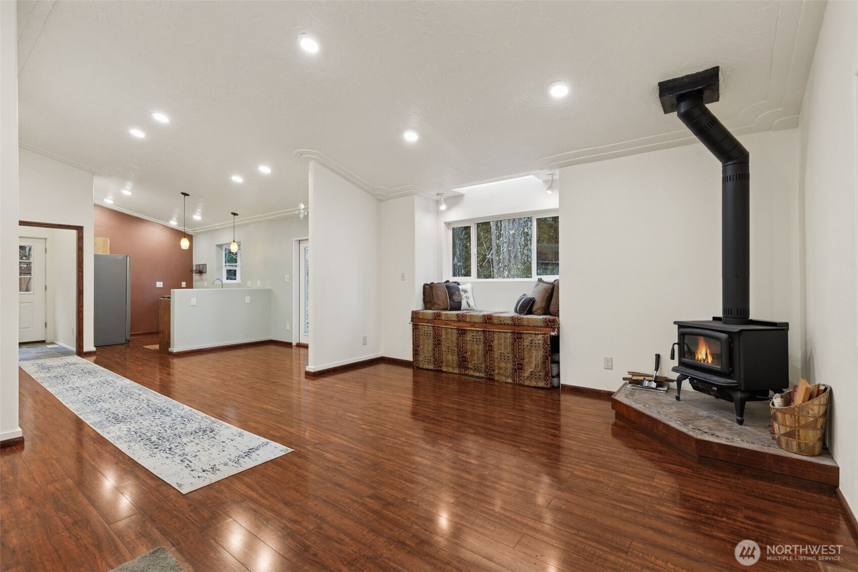 521 N Fairway Drive W, Hoodsport, WA 98548