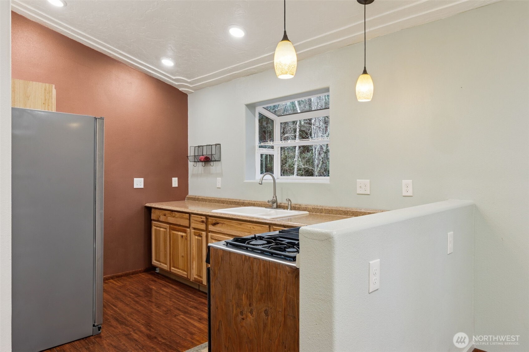 521 N Fairway Drive W, Hoodsport, WA 98548