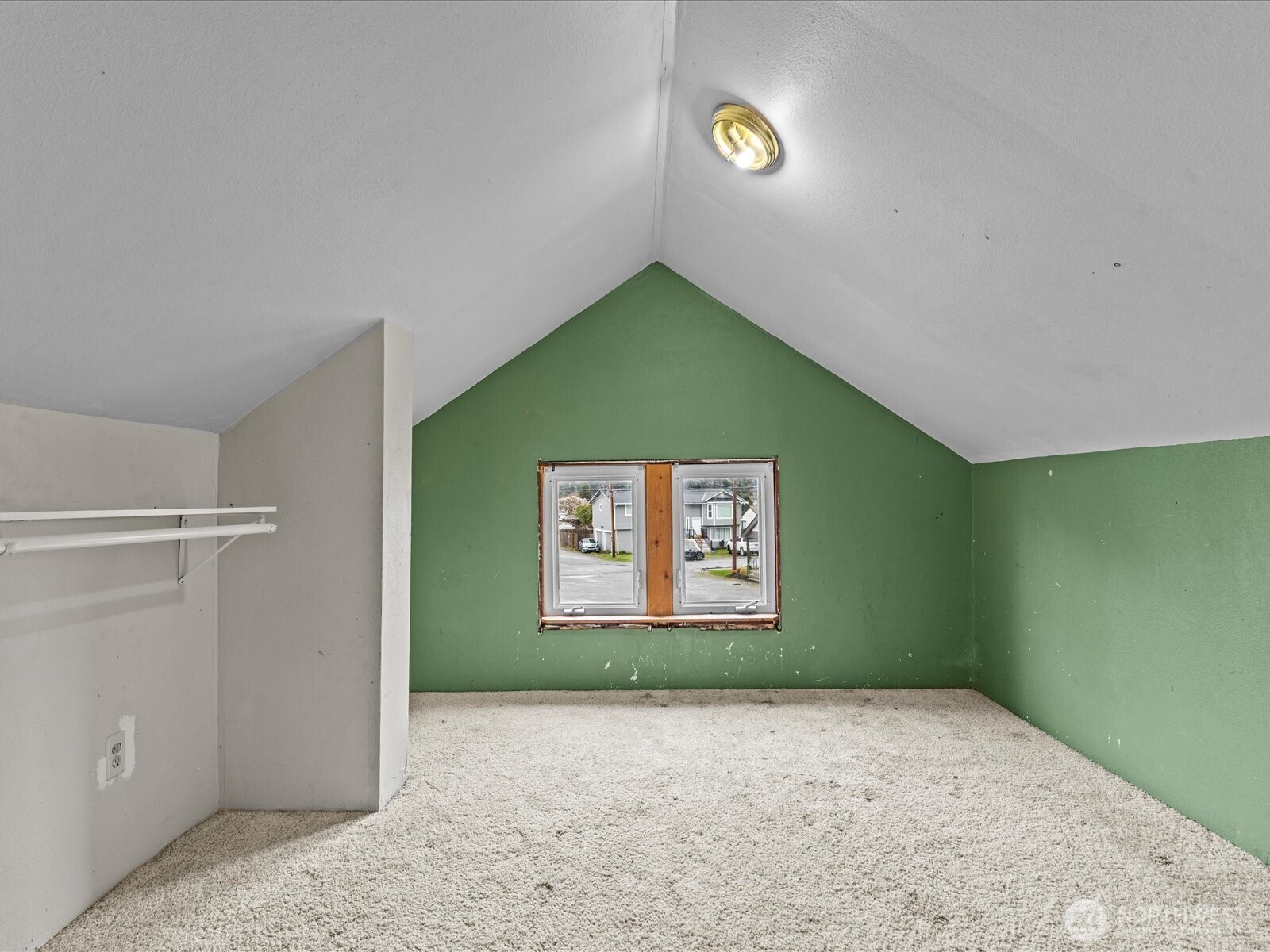 6807 Commercial Avenue , Everett, WA 98203-5304