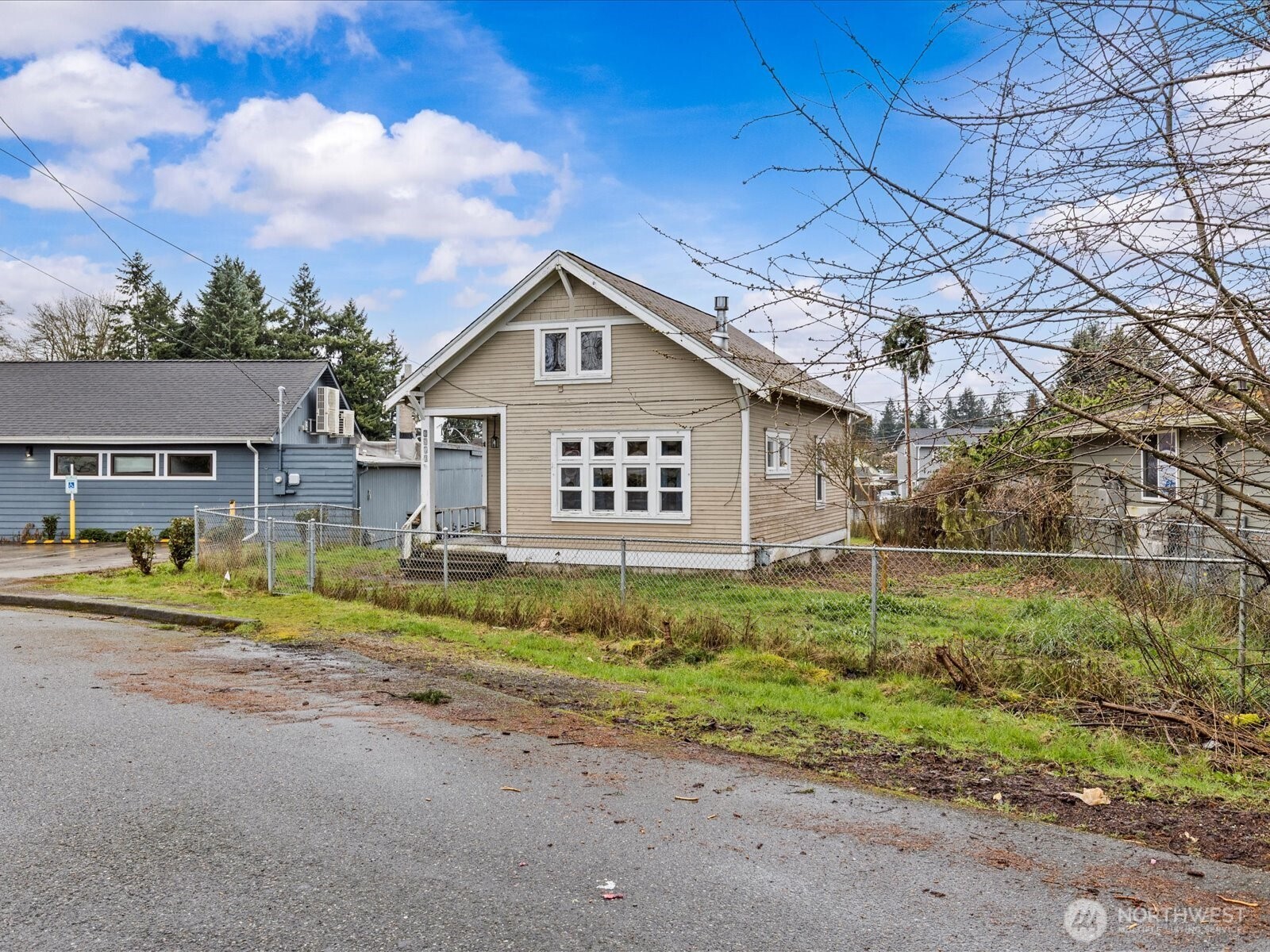 6807 Commercial Avenue , Everett, WA 98203-5304