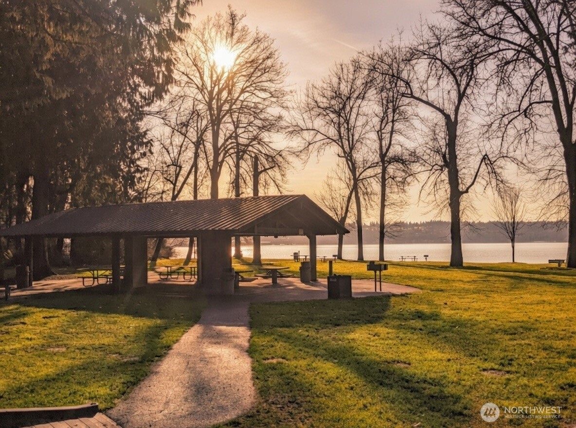 7017 NE 132 , Kirkland, WA 98034