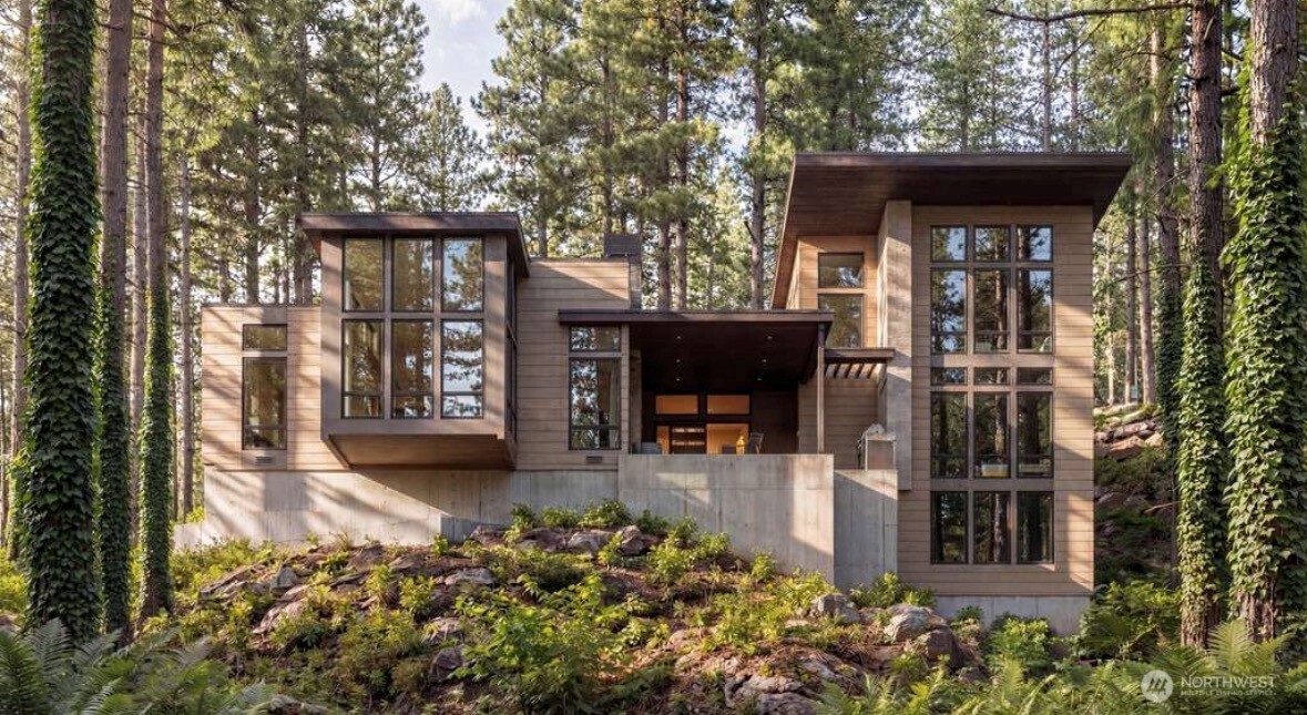 7017 NE 132 , Kirkland, WA 98034