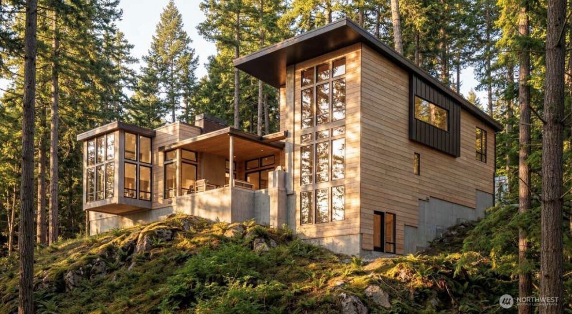 7017 NE 132 , Kirkland, WA 98034