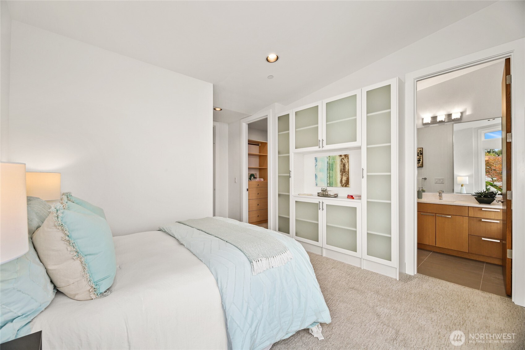 3037 NE Harrison Drive , Issaquah, WA 98029