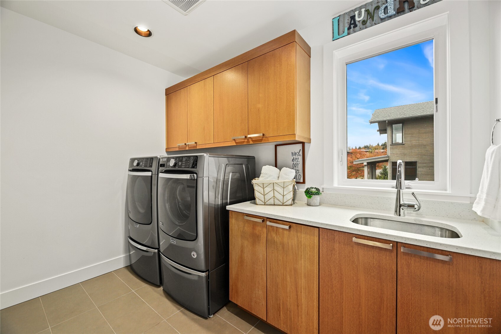 3037 NE Harrison Drive , Issaquah, WA 98029