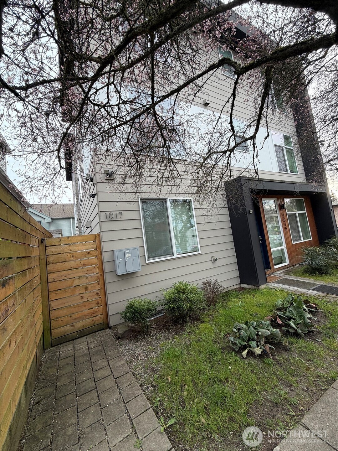 1017 NE 55th Street , Seattle, WA 98105