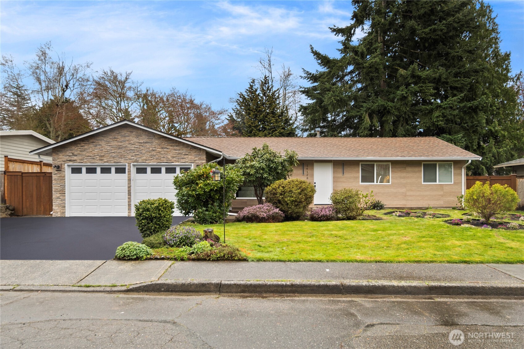 14128 82nd Place NE, Kirkland, WA 98034