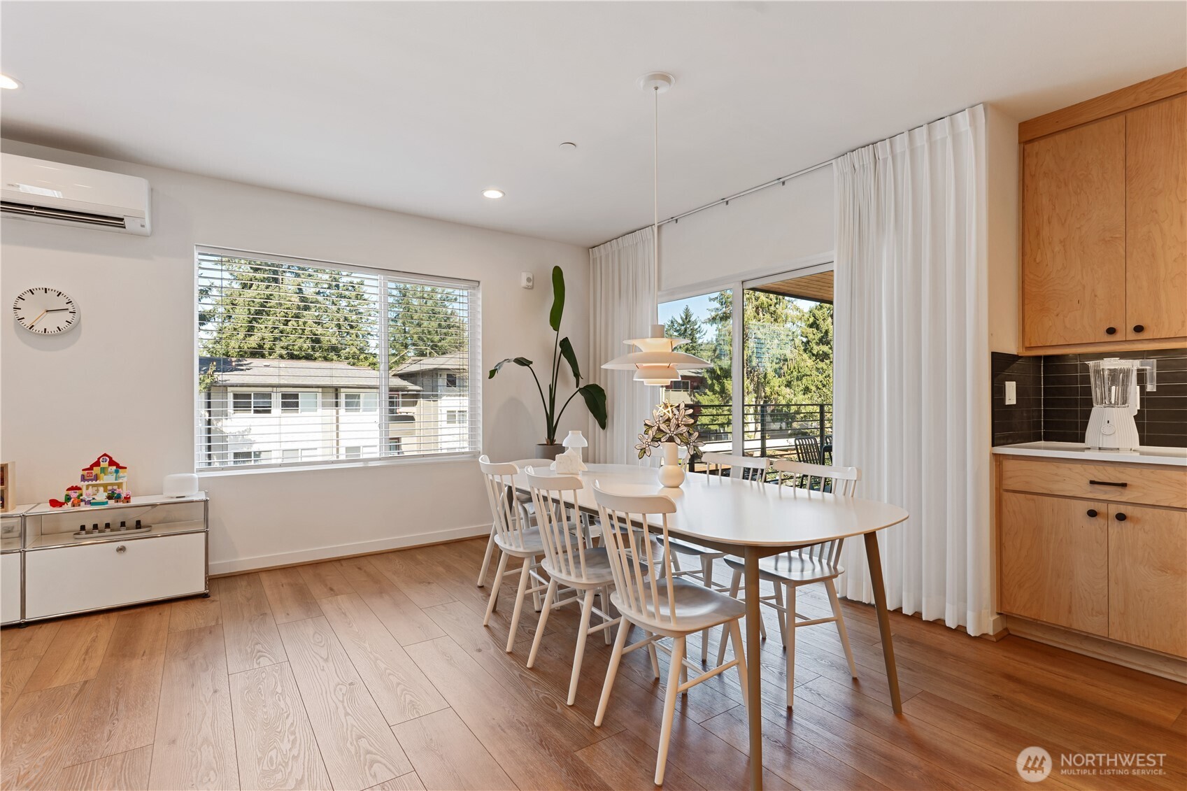 15538 NE 15th Place #301, Bellevue, WA 98007