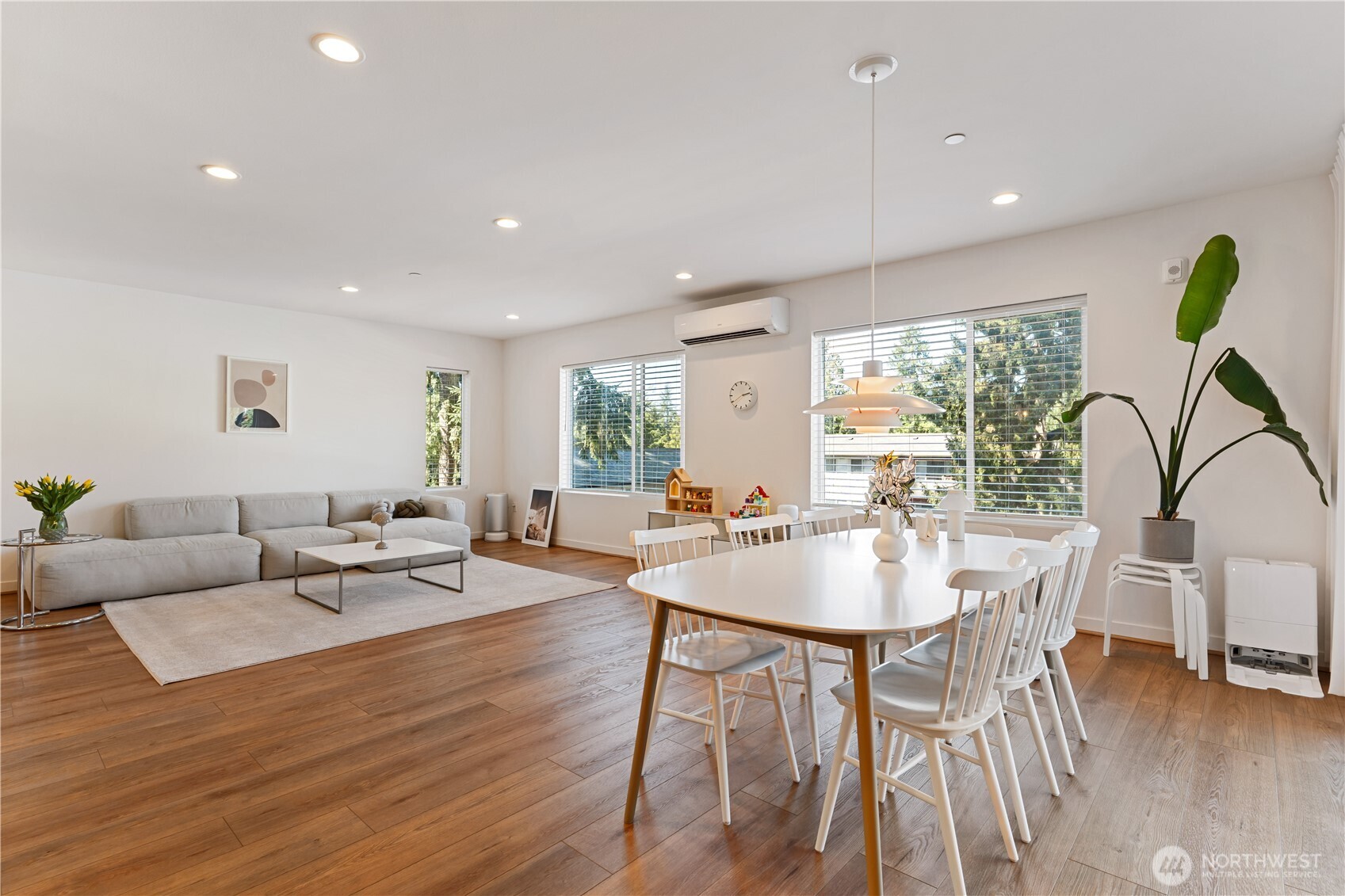 15538 NE 15th Place #301, Bellevue, WA 98007