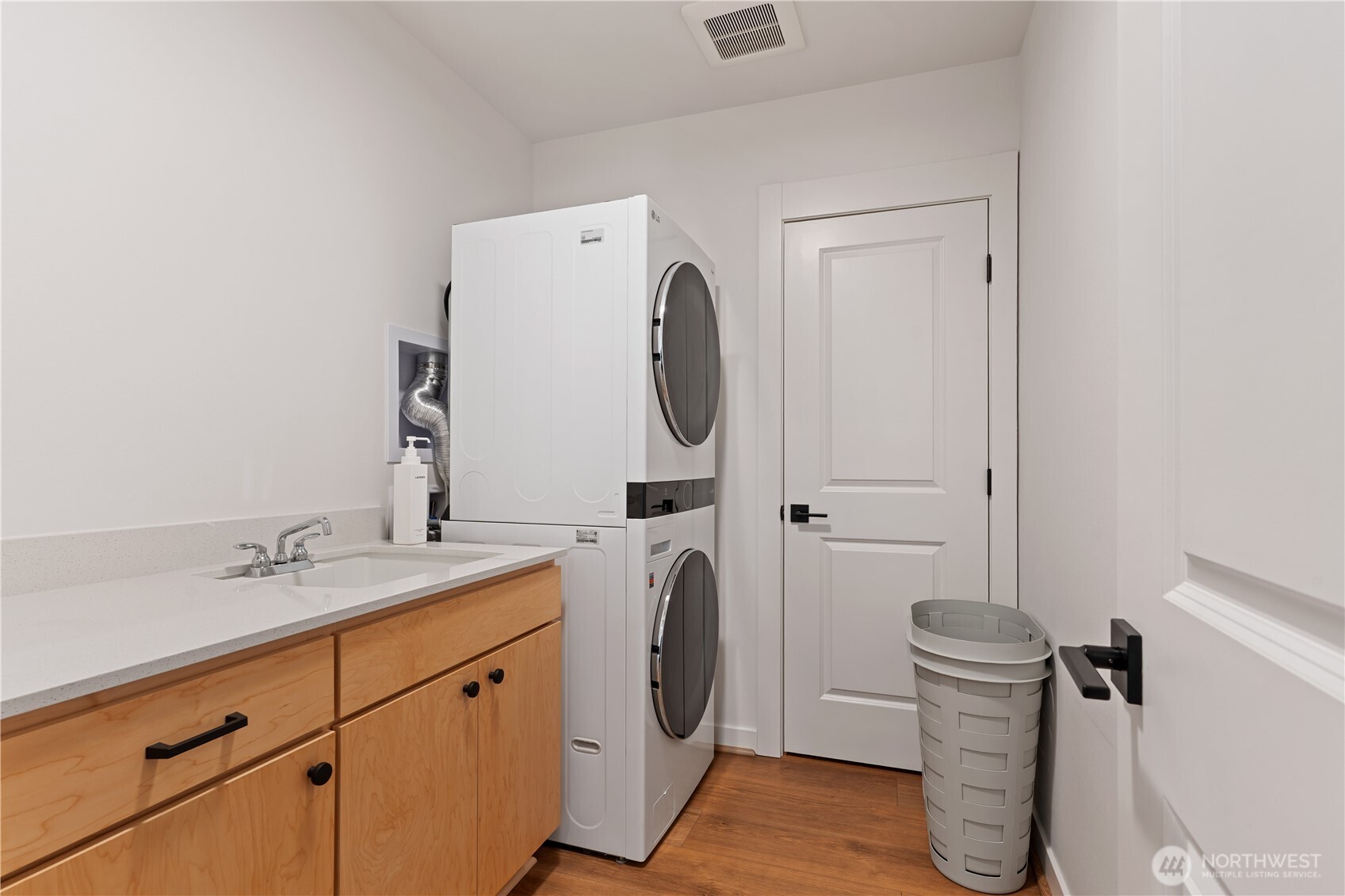15538 NE 15th Place #301, Bellevue, WA 98007