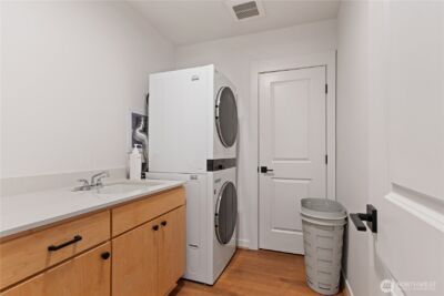 15538 NE 15th Place #301, Bellevue, WA 98007 - Photo 18