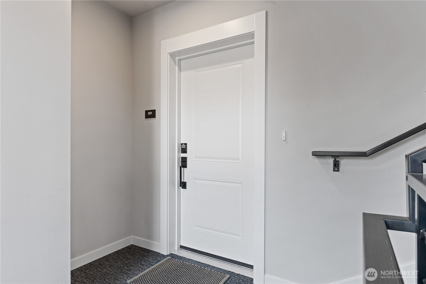 15538 NE 15th Place #301, Bellevue, WA 98007