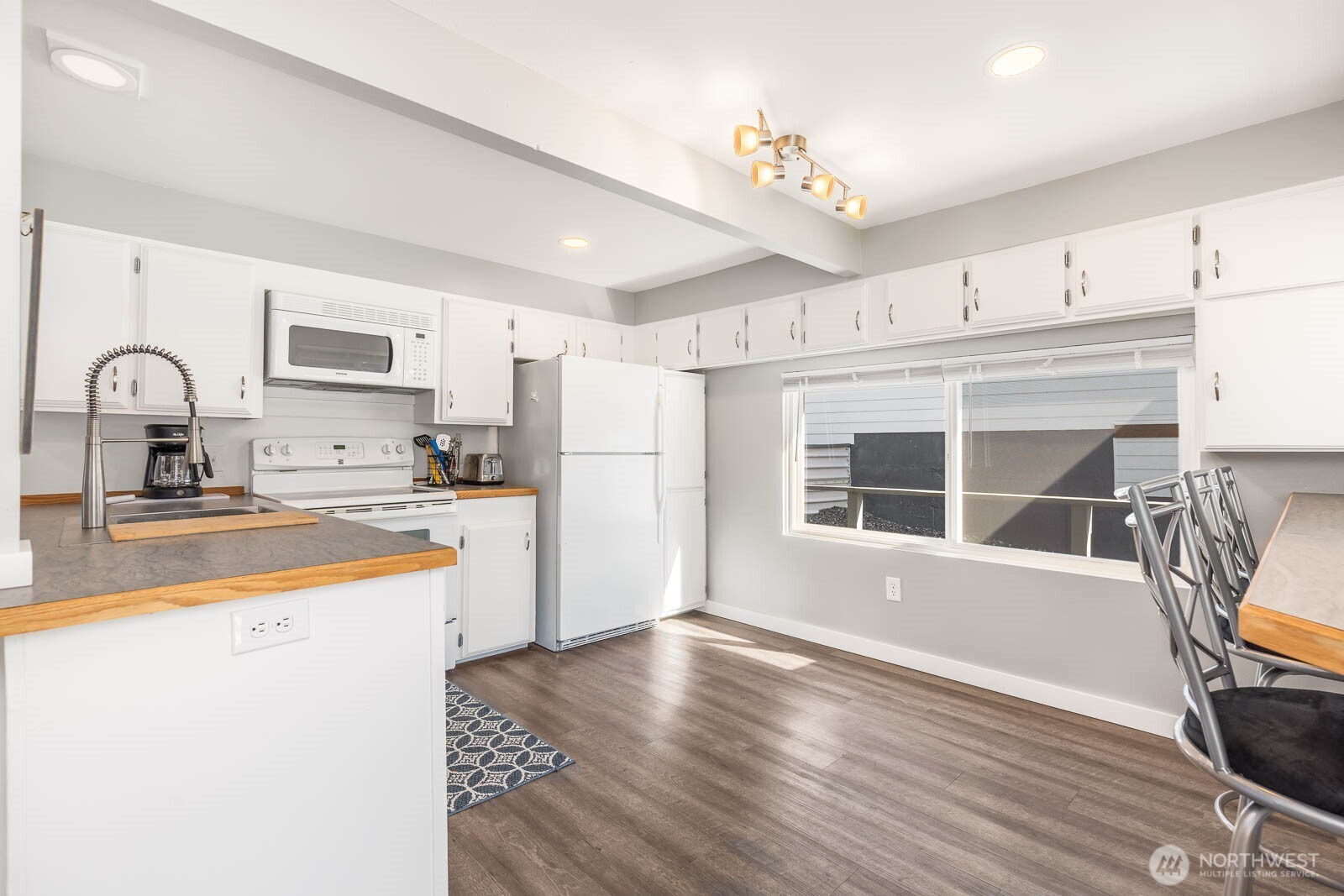 24094 N West View Road , Mount Vernon, WA 98274