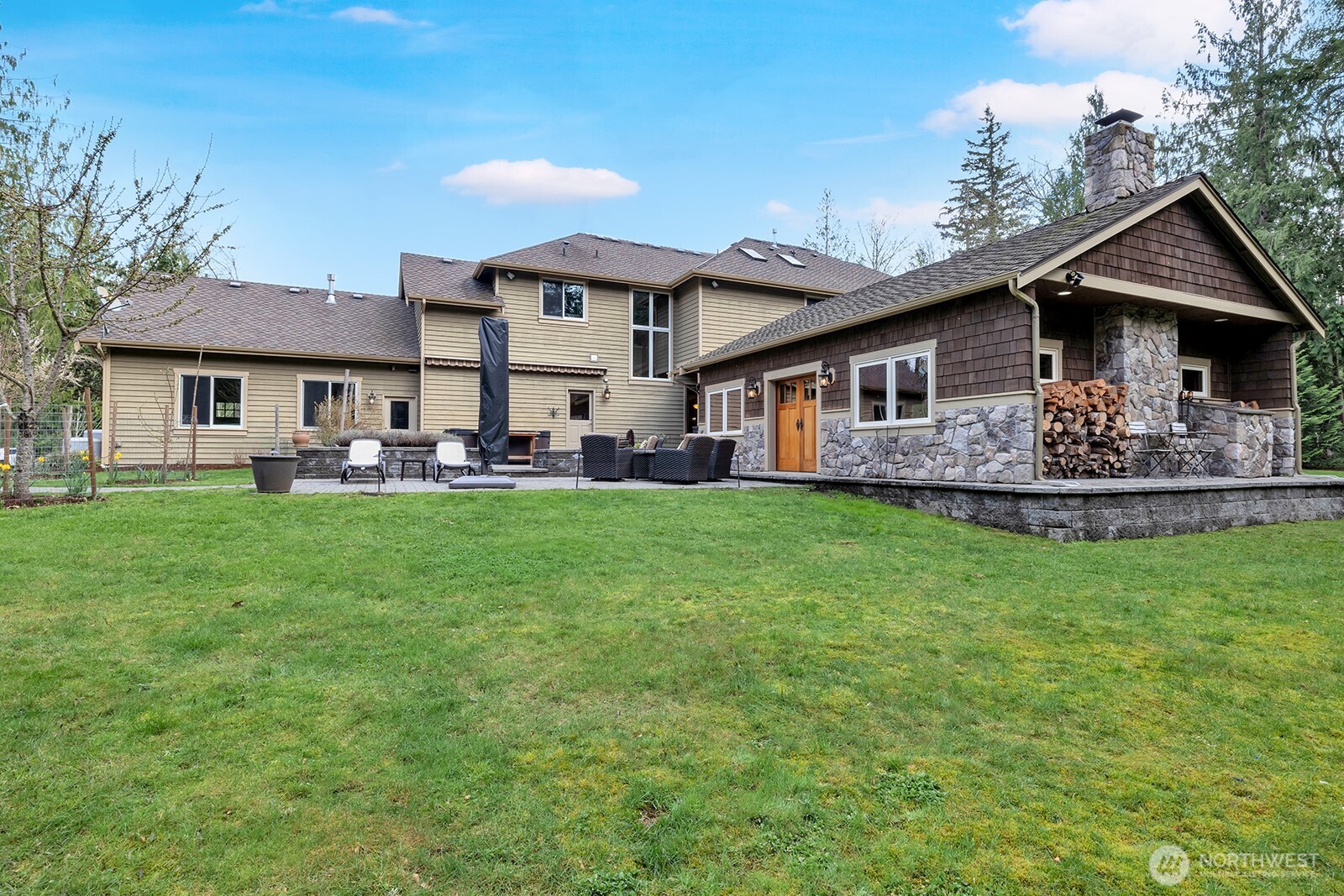1833 297 Way SE, Fall City, WA 98024-7432