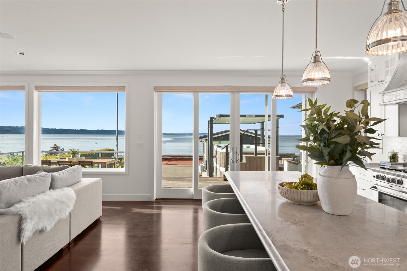 9 SW Three Tree Point Lane , Burien, WA 98166-3137