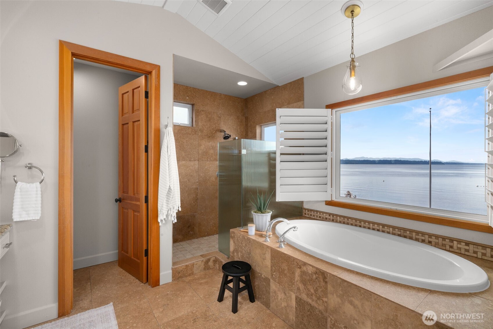 9 SW Three Tree Point Lane , Burien, WA 98166-3137