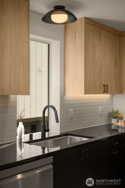 7341 B 21st Avenue NE, Seattle, WA 98115 - Photo 12