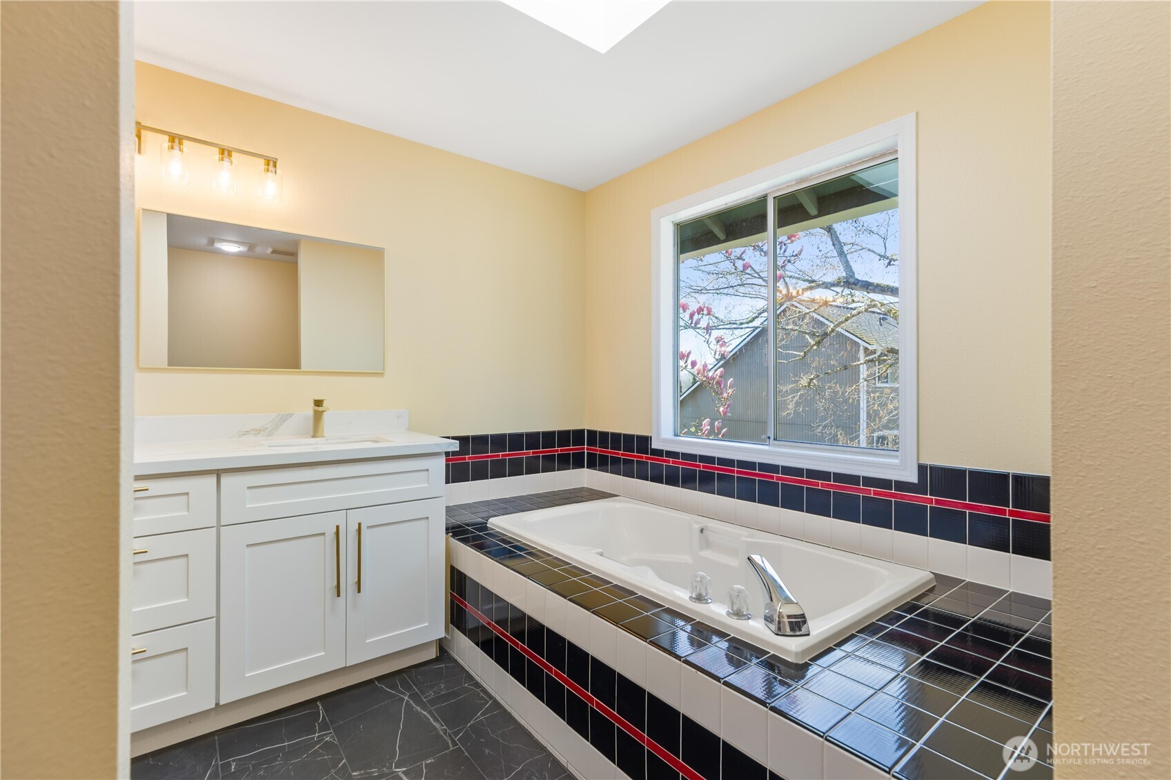 20319 120th AVE SE, Kent, WA 98031