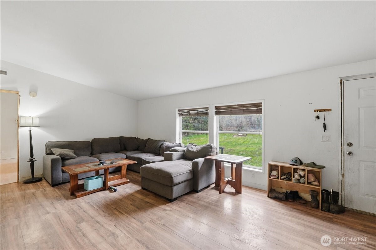 39112 12th Avenue Ct S, Roy, WA 98580