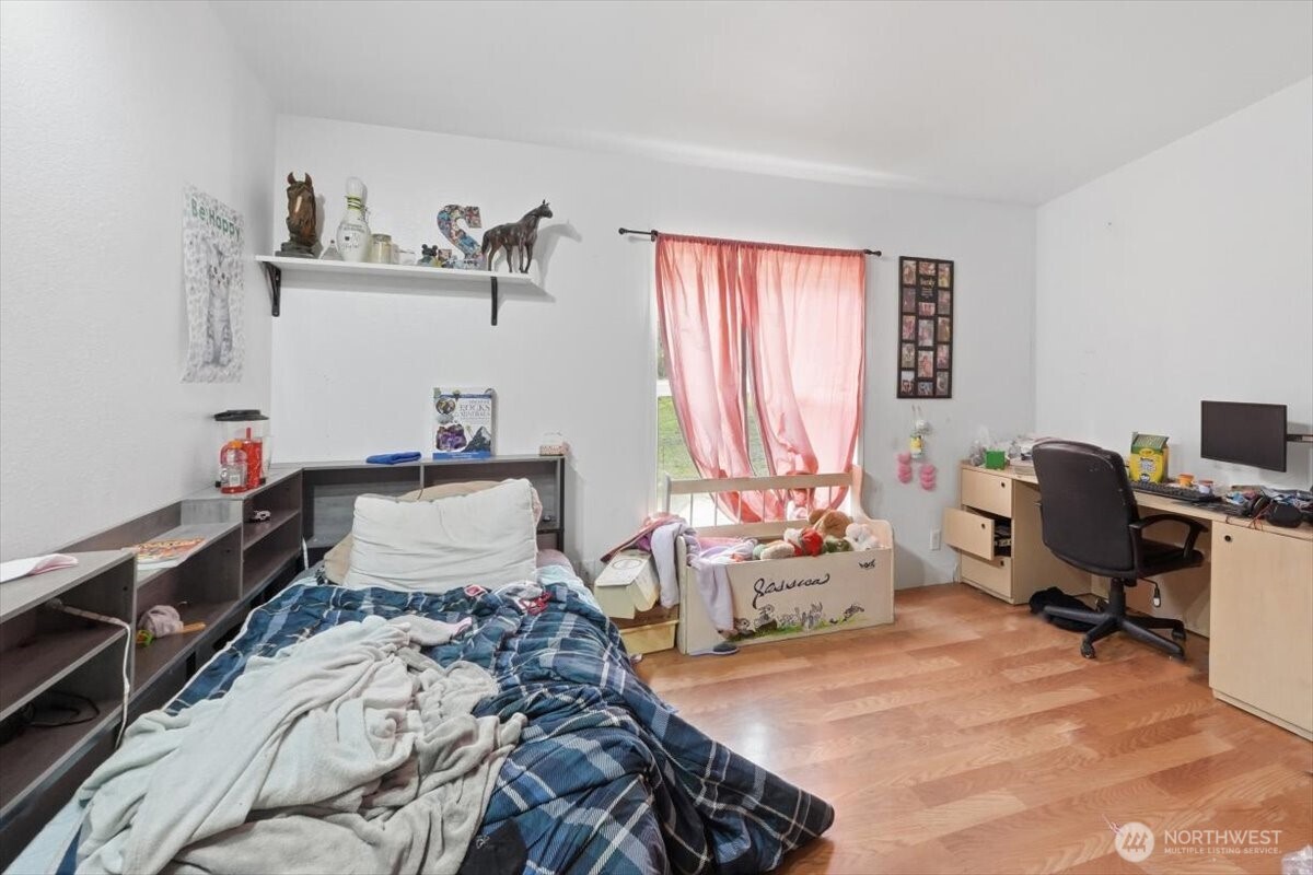 39112 12th Avenue Ct S, Roy, WA 98580