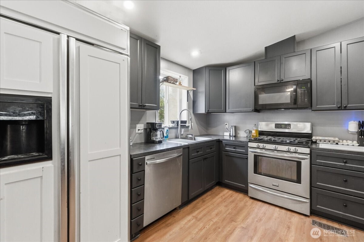 39112 12th Avenue Ct S, Roy, WA 98580