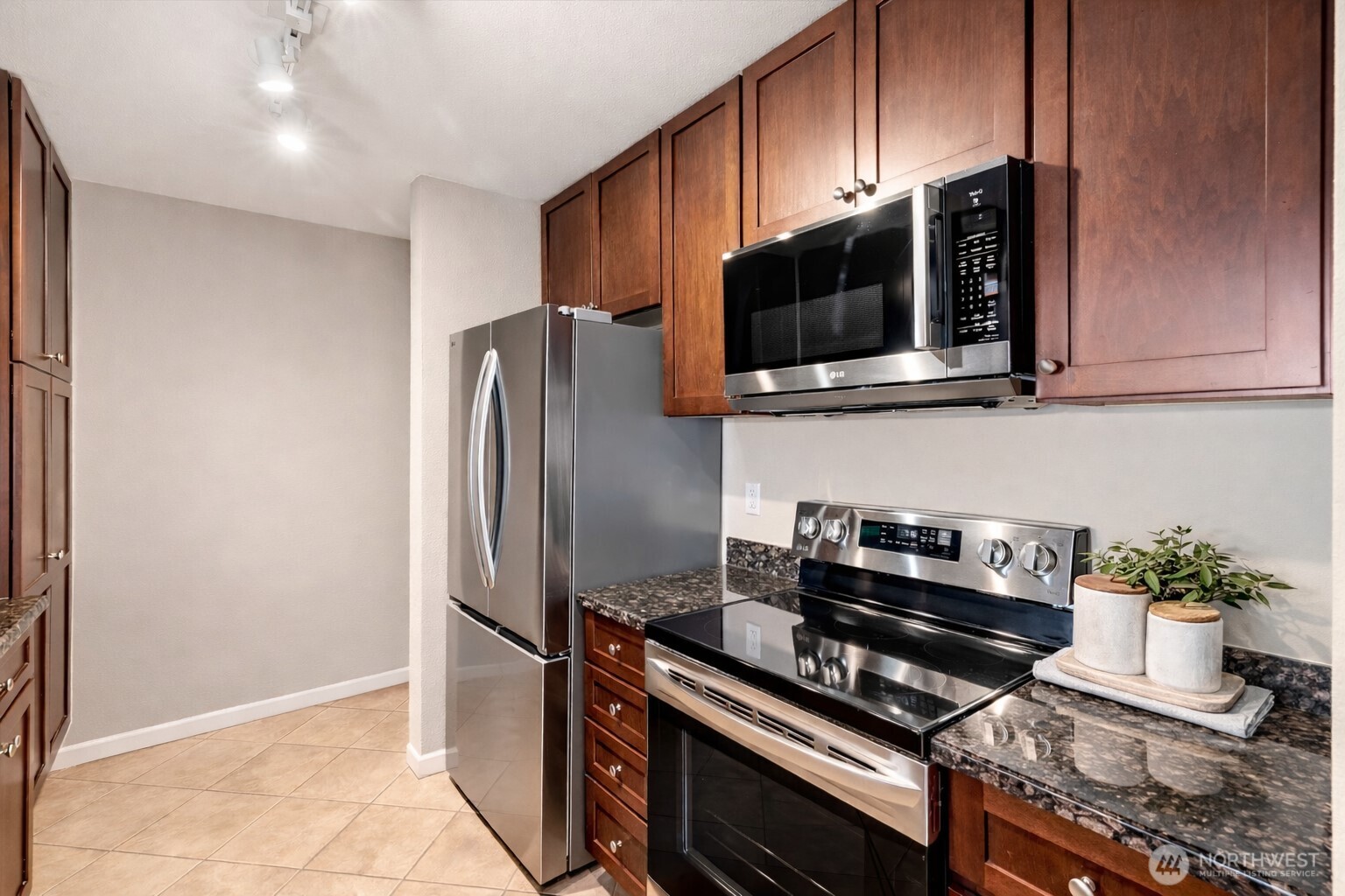 2760 76th Avenue SE #505, Mercer Island, WA 98040