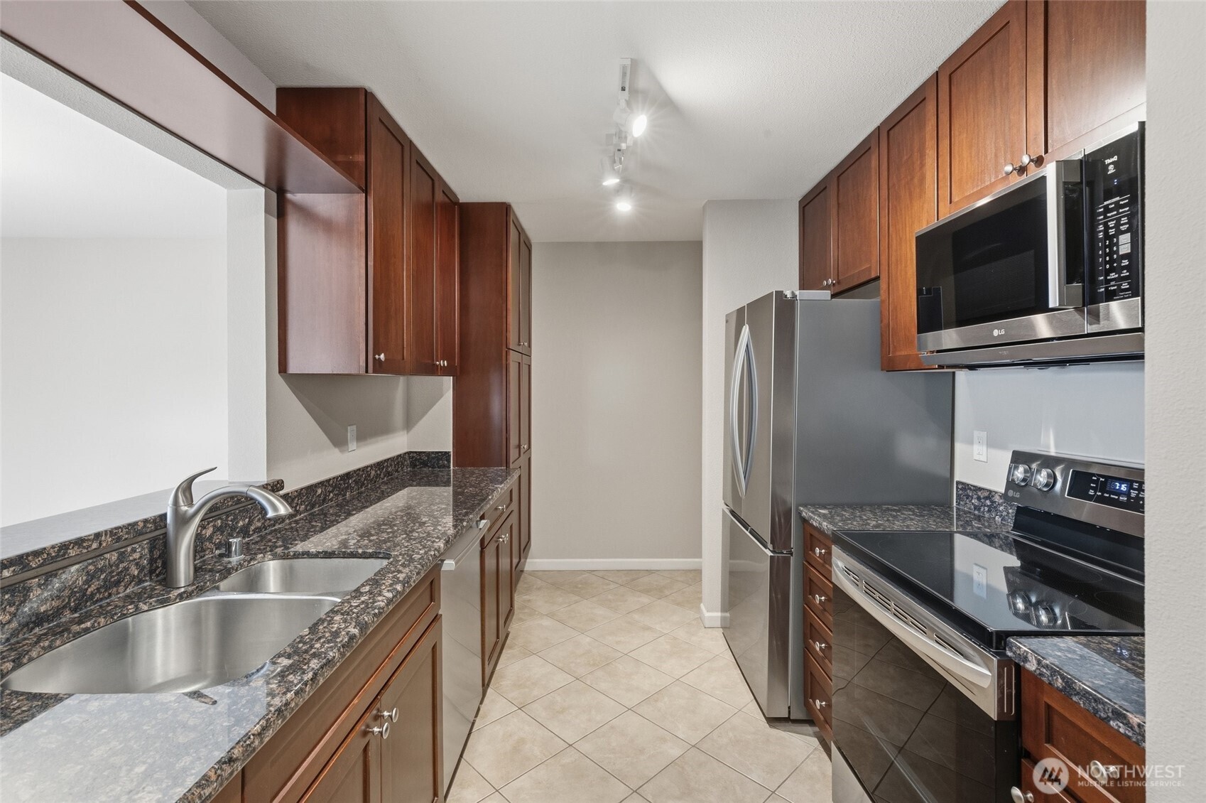 2760 76th Avenue SE #505, Mercer Island, WA 98040