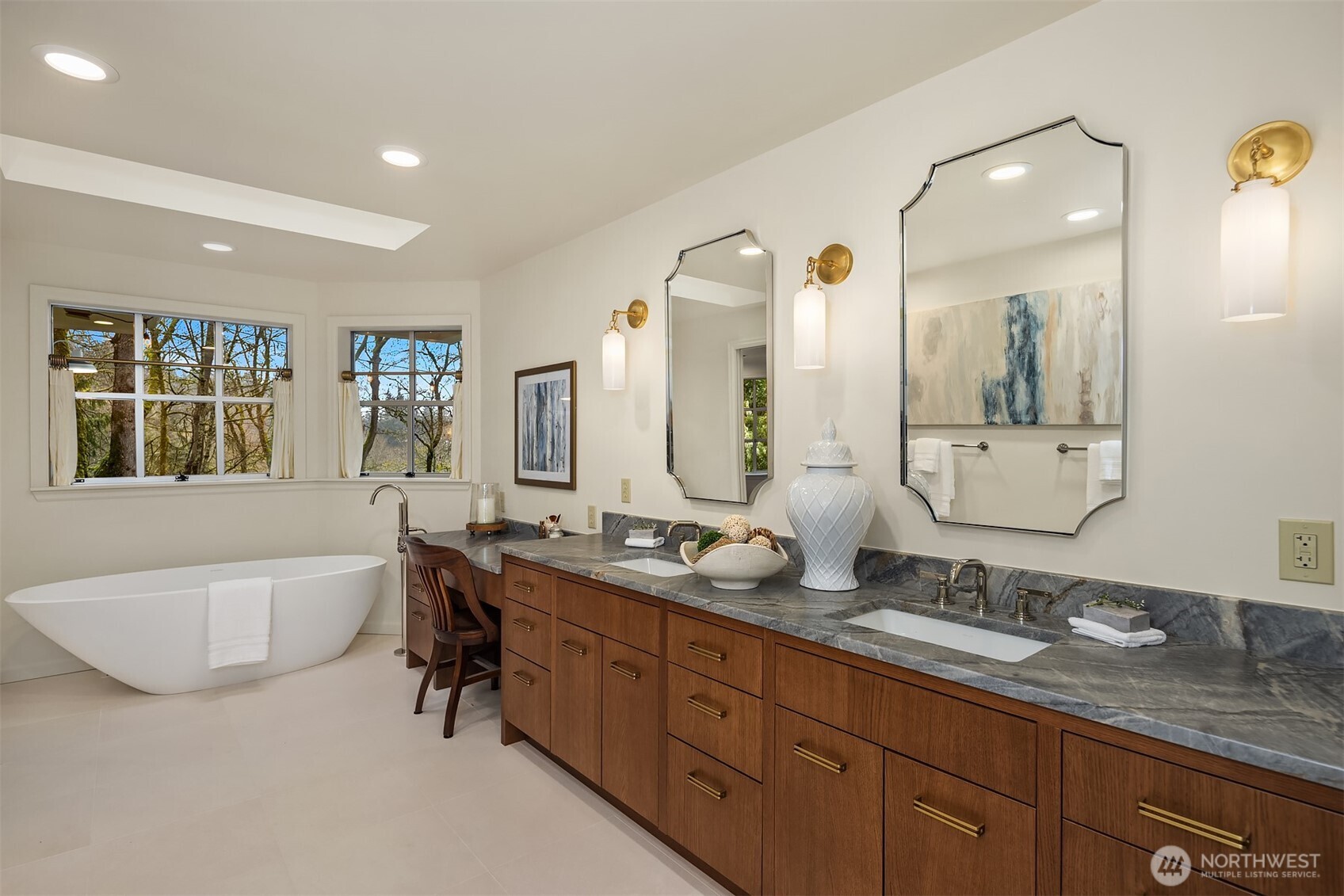 8910 SE 54th Street , Mercer Island, WA 98040