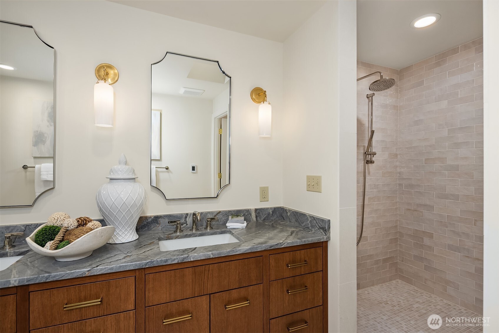 8910 SE 54th Street , Mercer Island, WA 98040