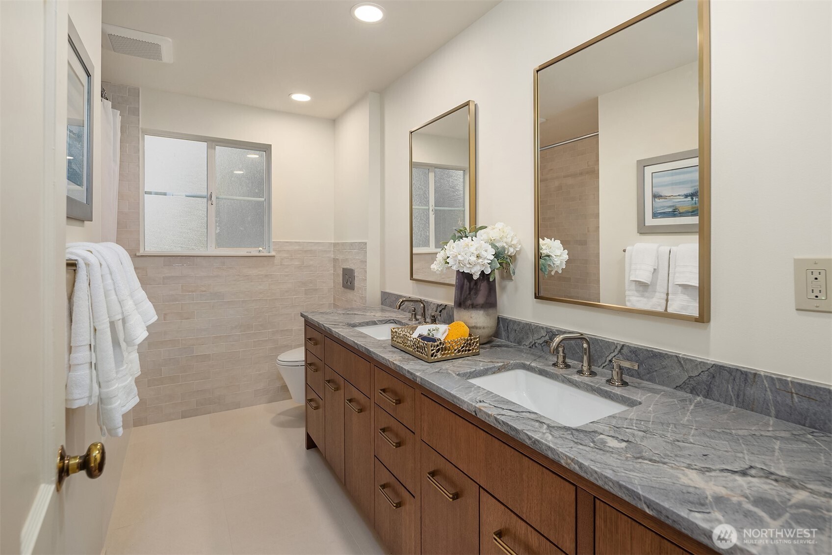 8910 SE 54th Street , Mercer Island, WA 98040