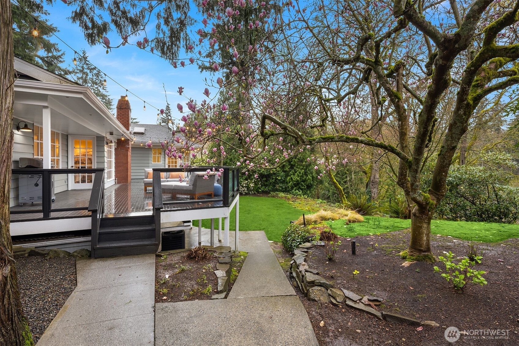 8910 SE 54th Street , Mercer Island, WA 98040