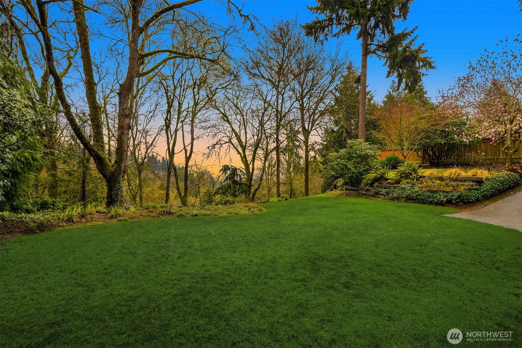 8910 SE 54th Street , Mercer Island, WA 98040