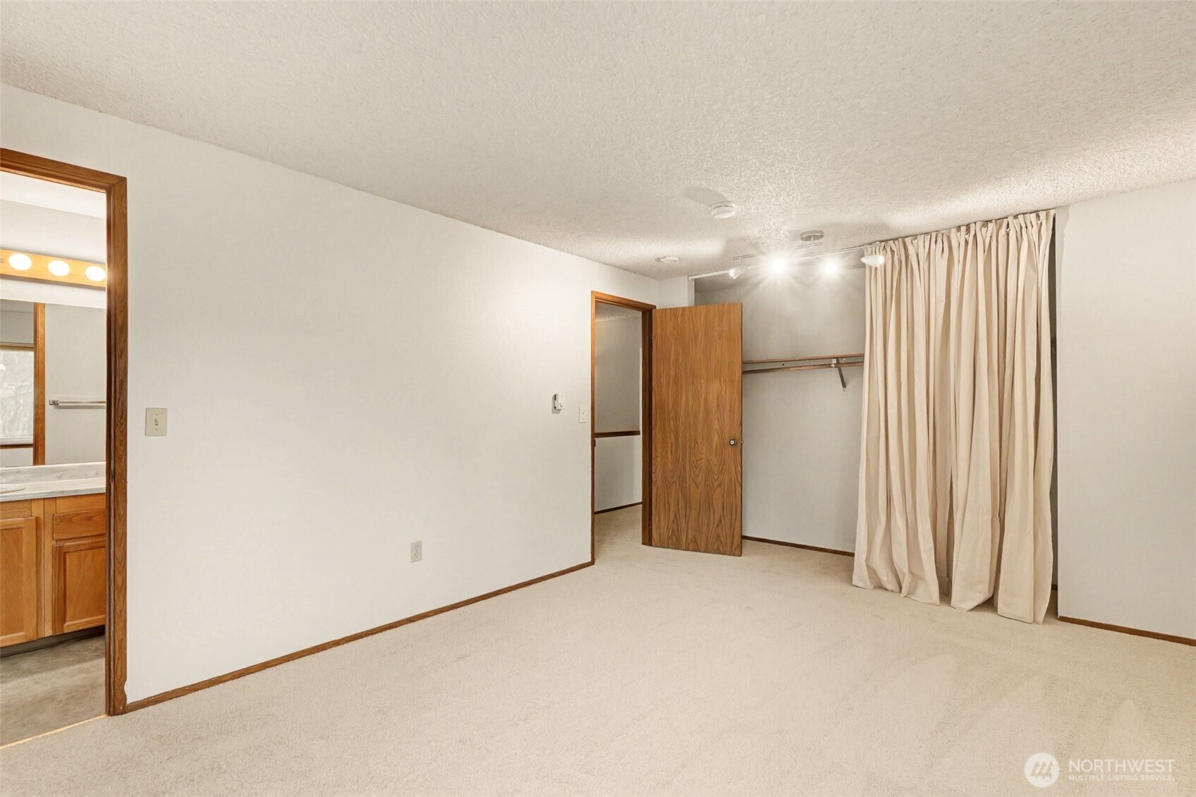 2417 S 222nd Street #A6, Des Moines, WA 98198