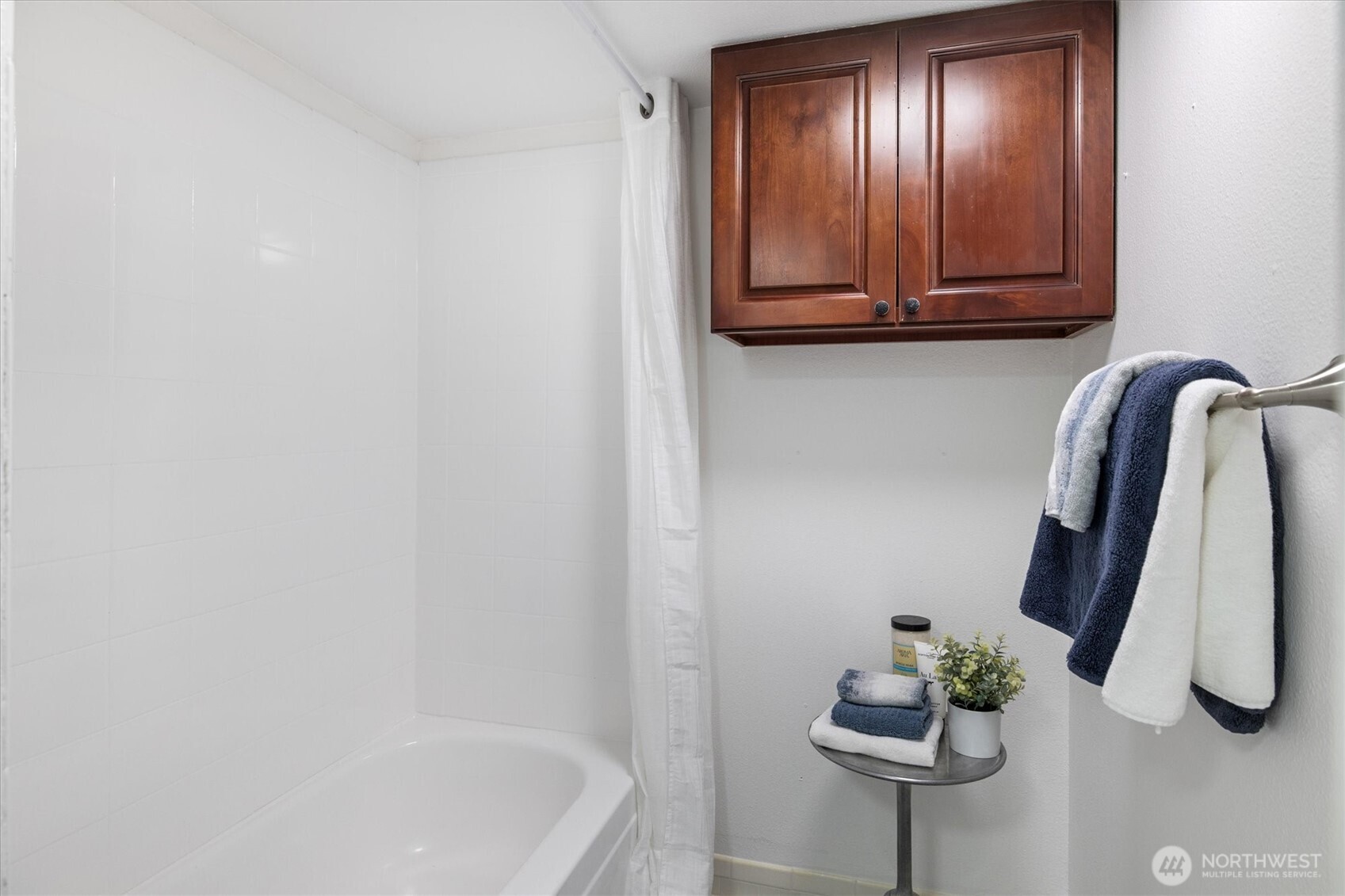 10044 12th Avenue NW, Seattle, WA 98177-5210