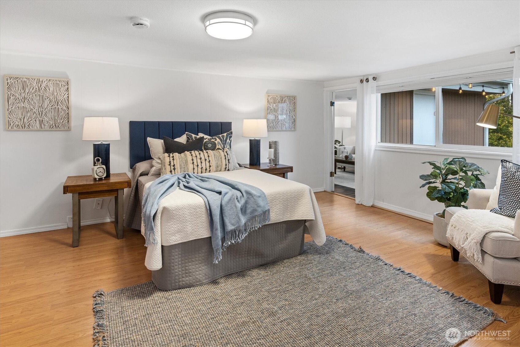 10044 12th Avenue NW, Seattle, WA 98177-5210