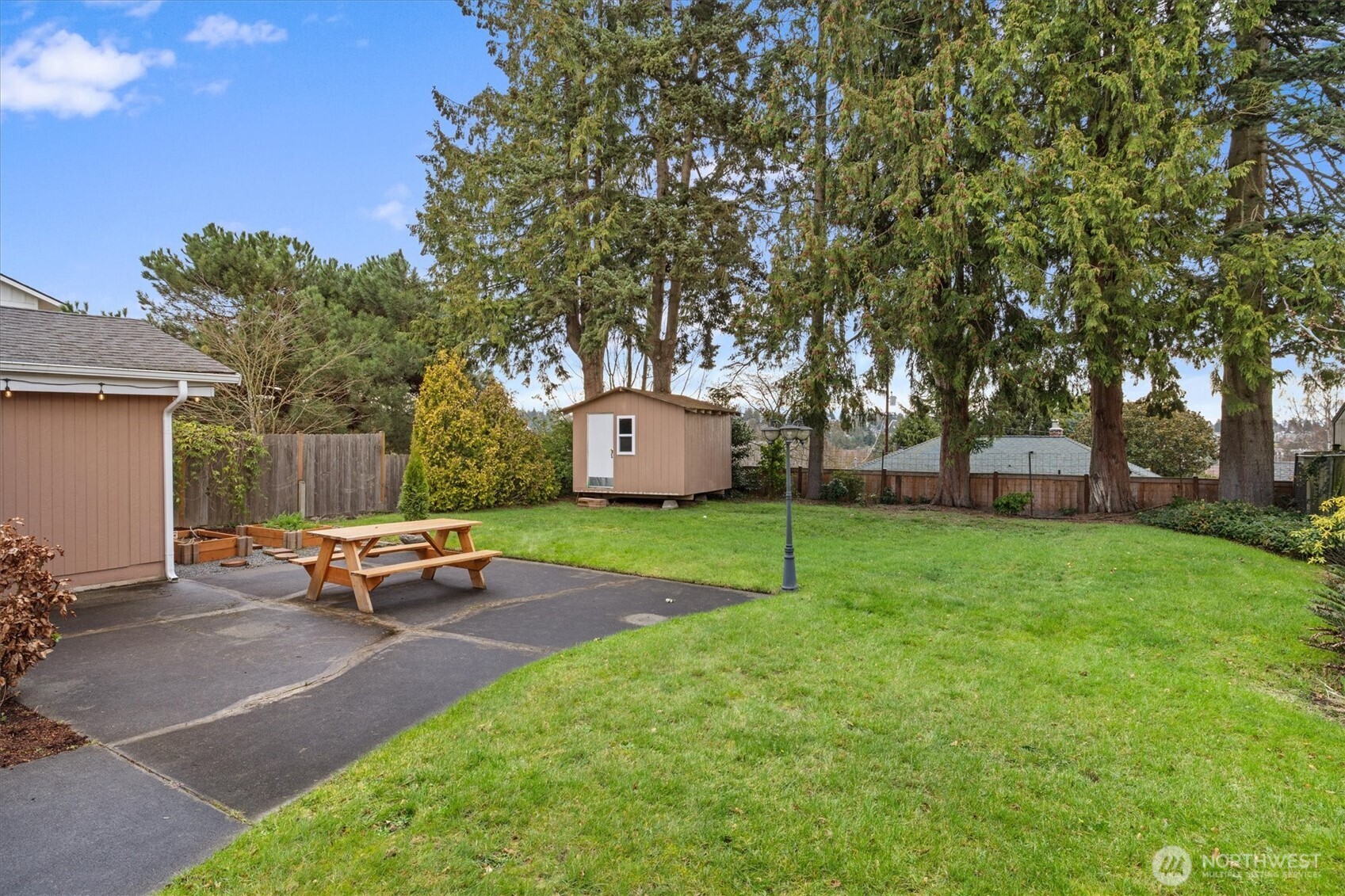 10044 12th Avenue NW, Seattle, WA 98177-5210