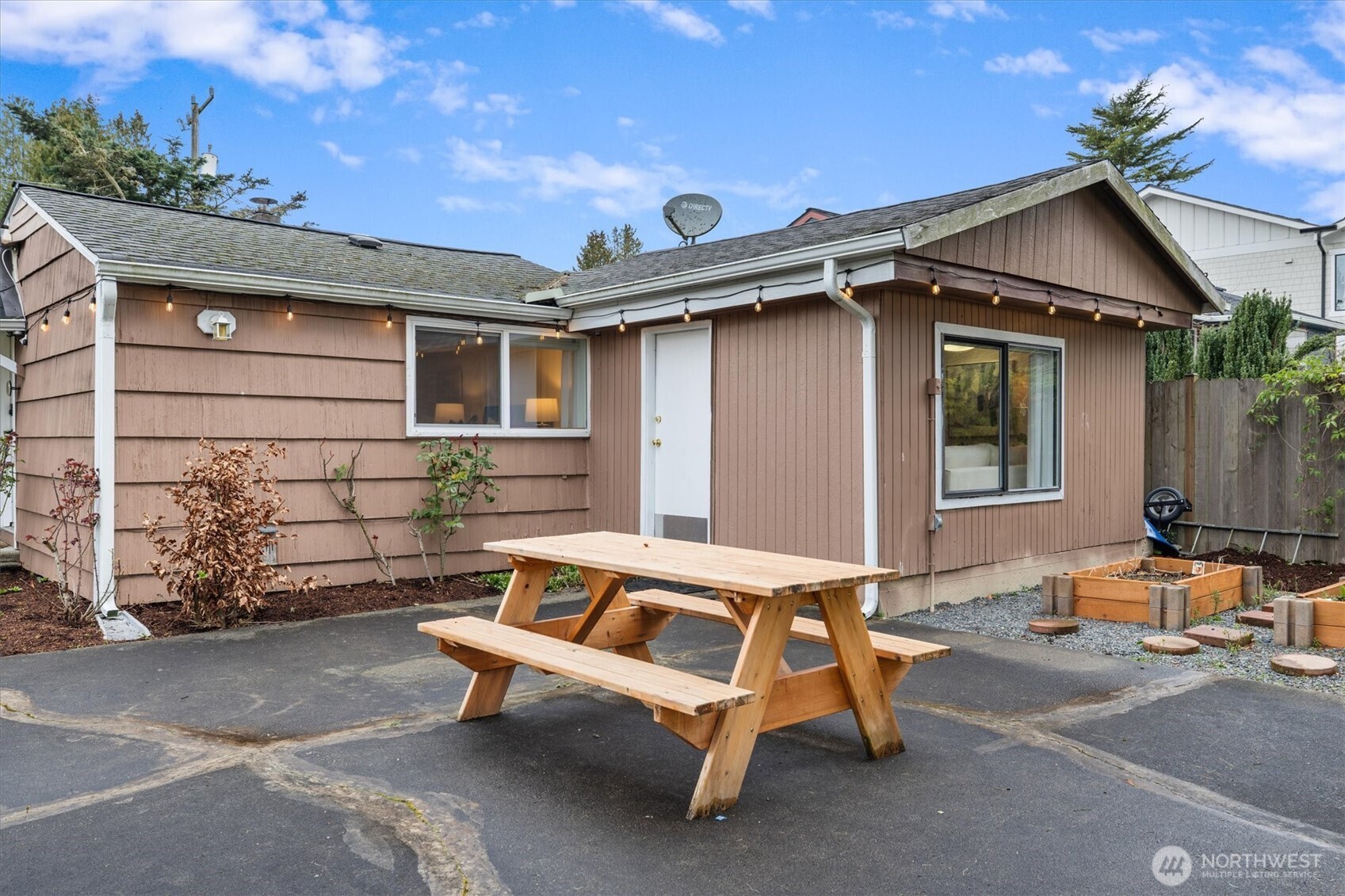 10044 12th Avenue NW, Seattle, WA 98177-5210