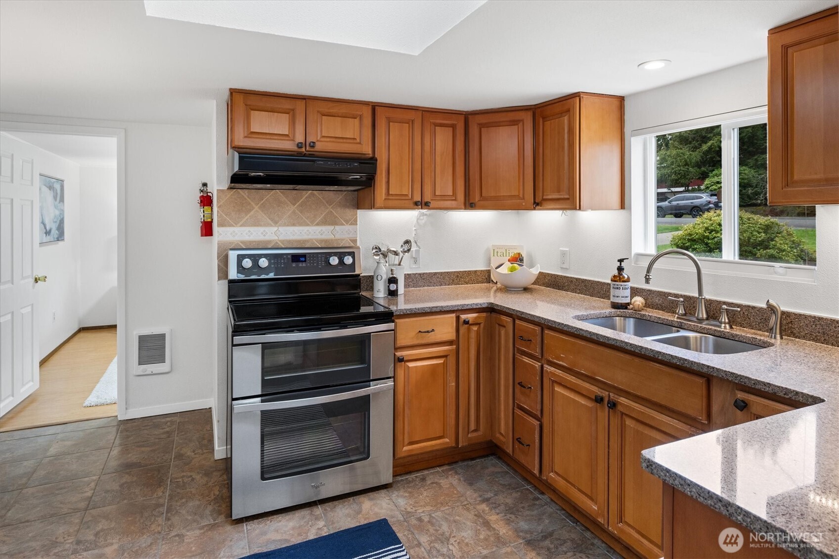 10044 12th Avenue NW, Seattle, WA 98177-5210