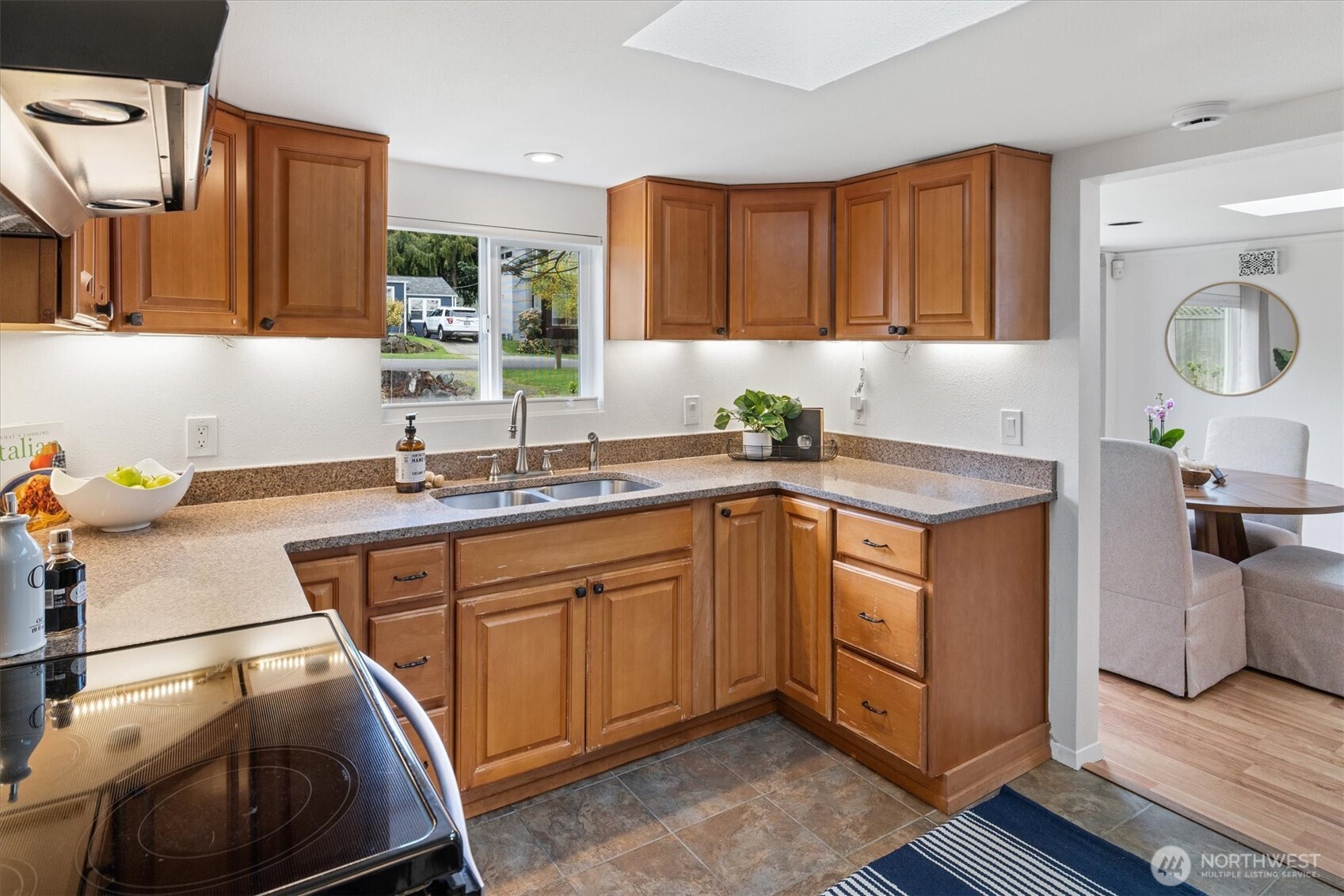 10044 12th Avenue NW, Seattle, WA 98177-5210