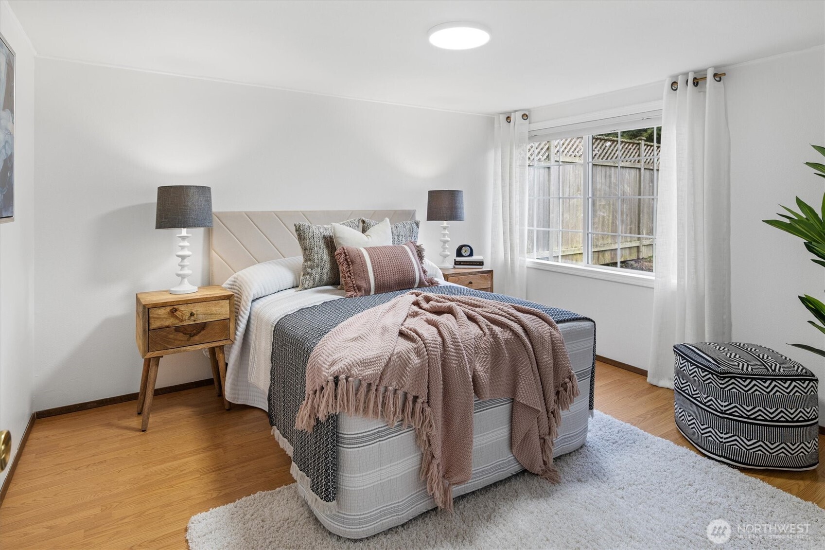 10044 12th Avenue NW, Seattle, WA 98177-5210