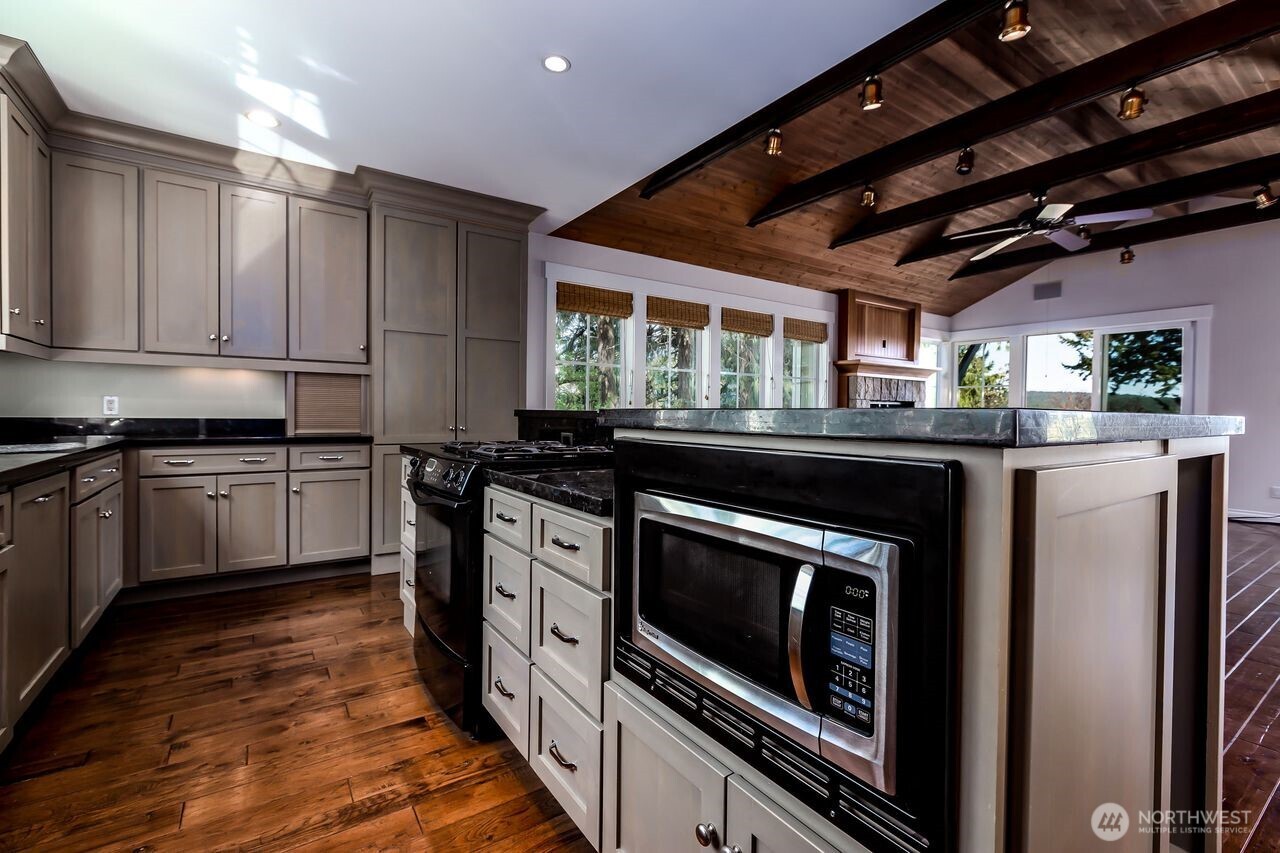 480 Nelson Street , Friday Harbor, WA 98250