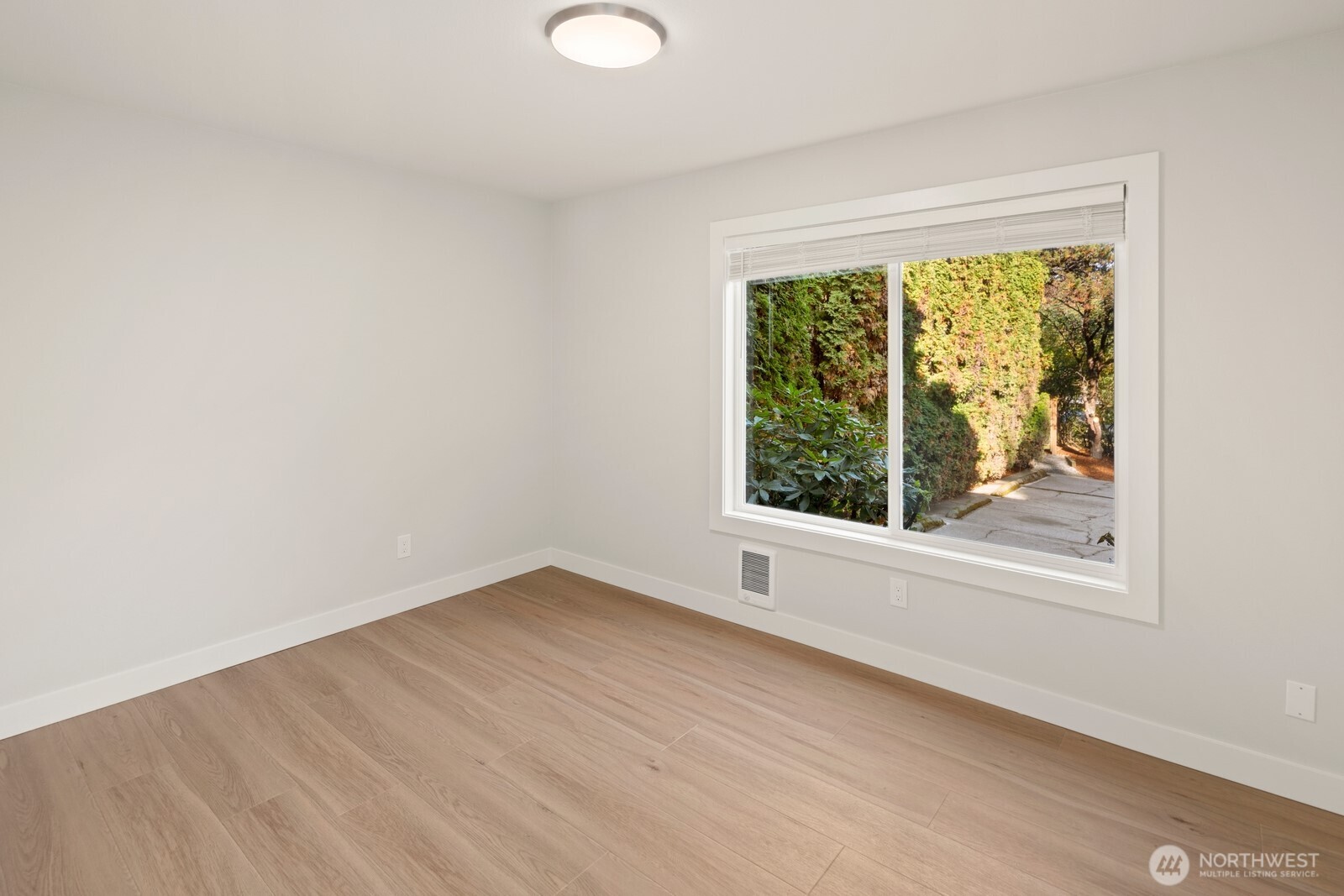 845 Kirkland Way , Kirkland, WA 98033