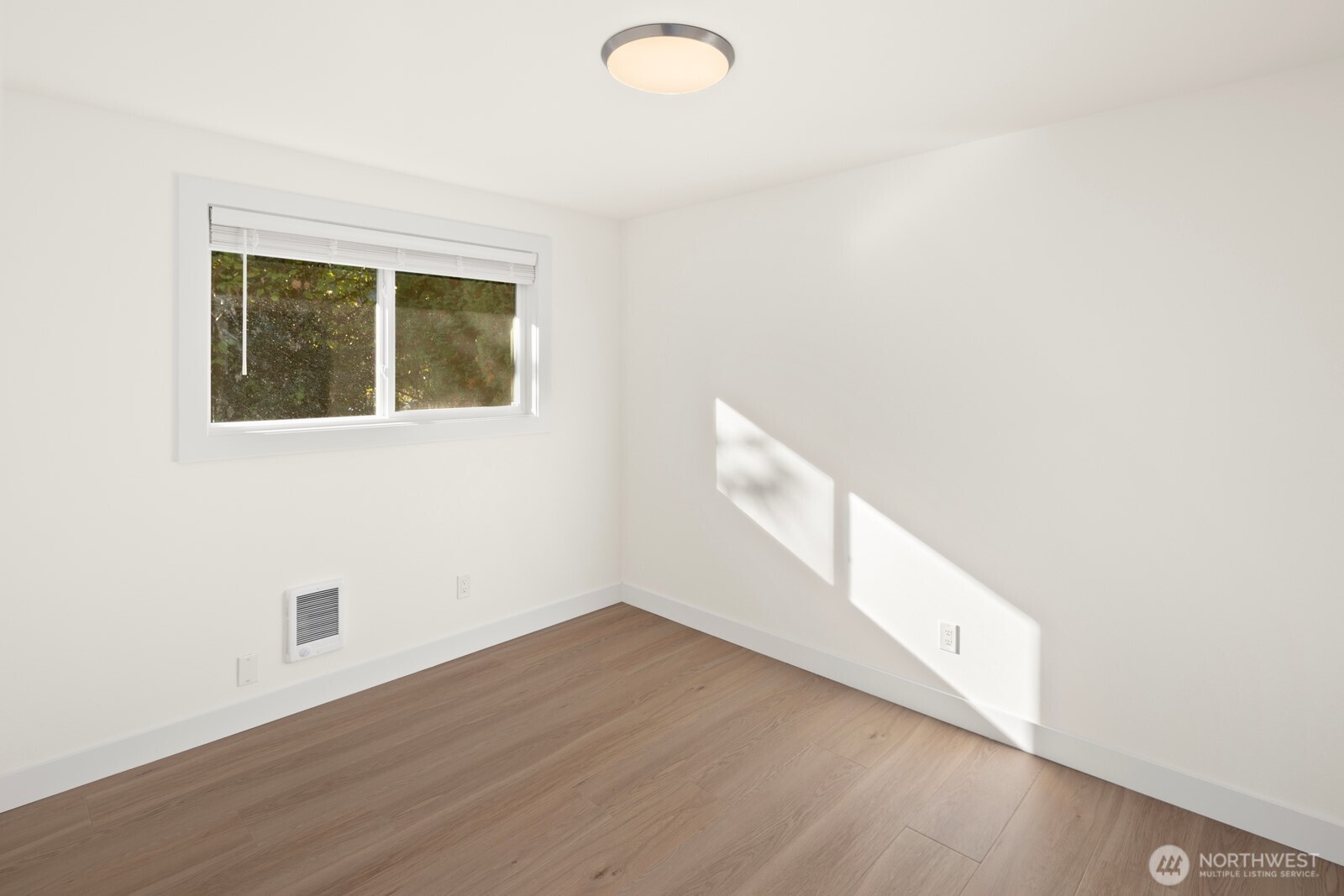 845 Kirkland Way , Kirkland, WA 98033