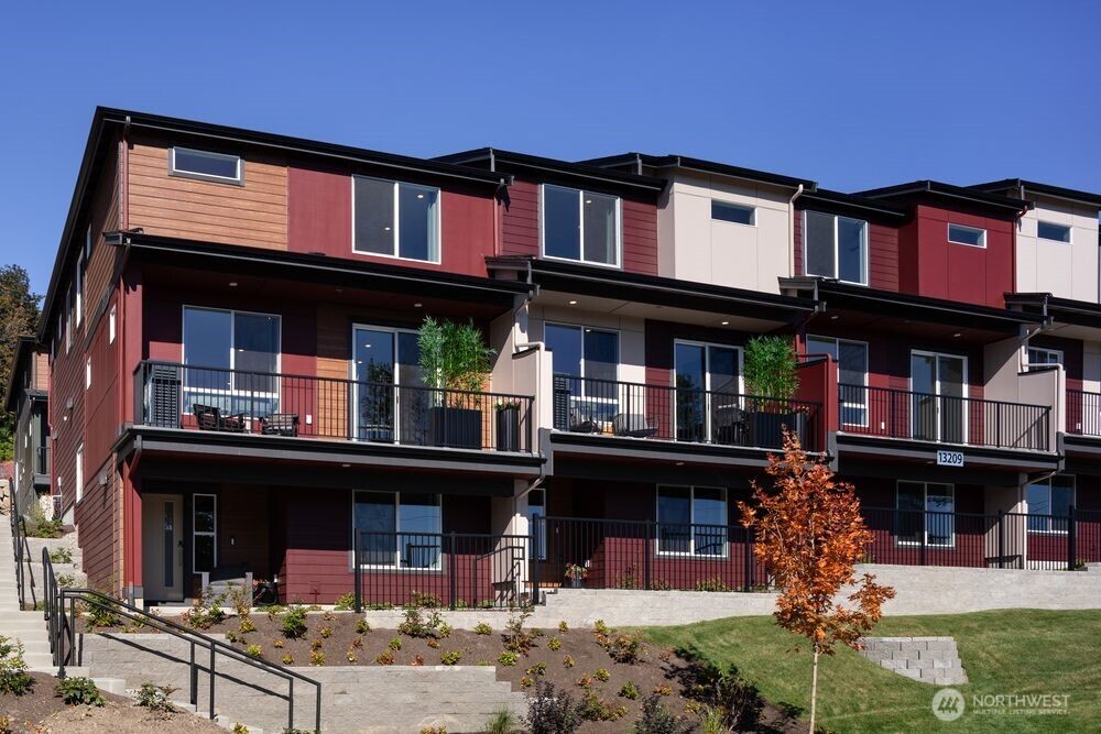 13209 NE 127th Court #D, Kirkland, WA 98034
