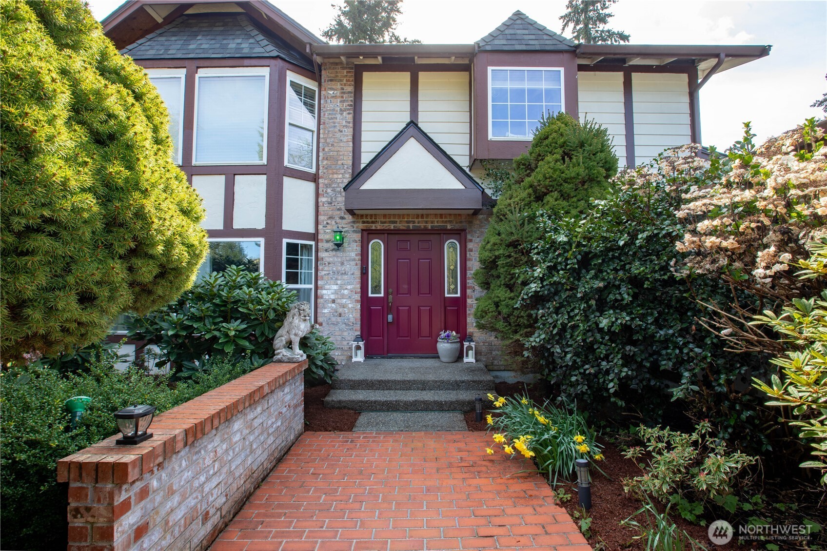 8002 Sapphire Drive SW, Lakewood, WA 98498