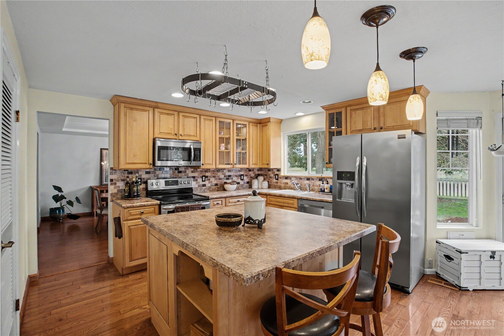 8002 Sapphire Drive SW, Lakewood, WA 98498