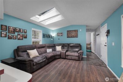 300 N Mount Jupiter Drive , Hoodsport, WA 98548