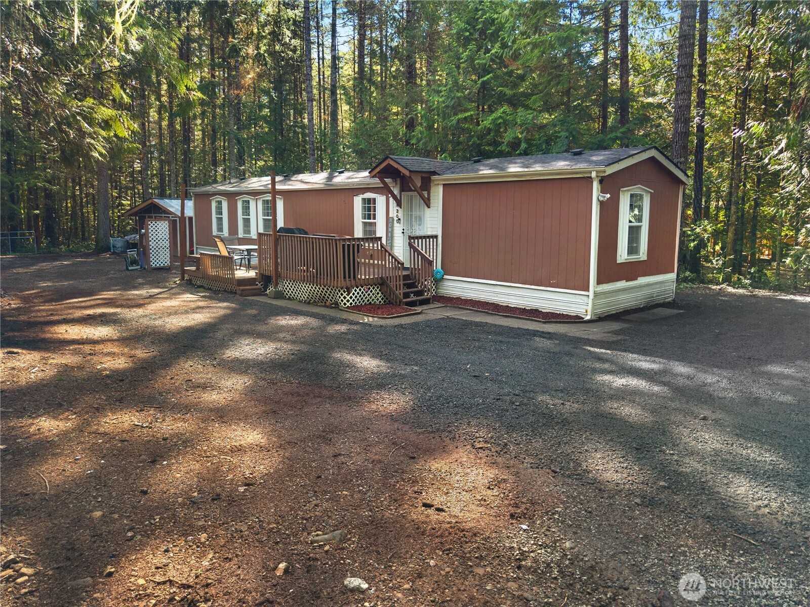 300 N Mount Jupiter Drive , Hoodsport, WA 98548