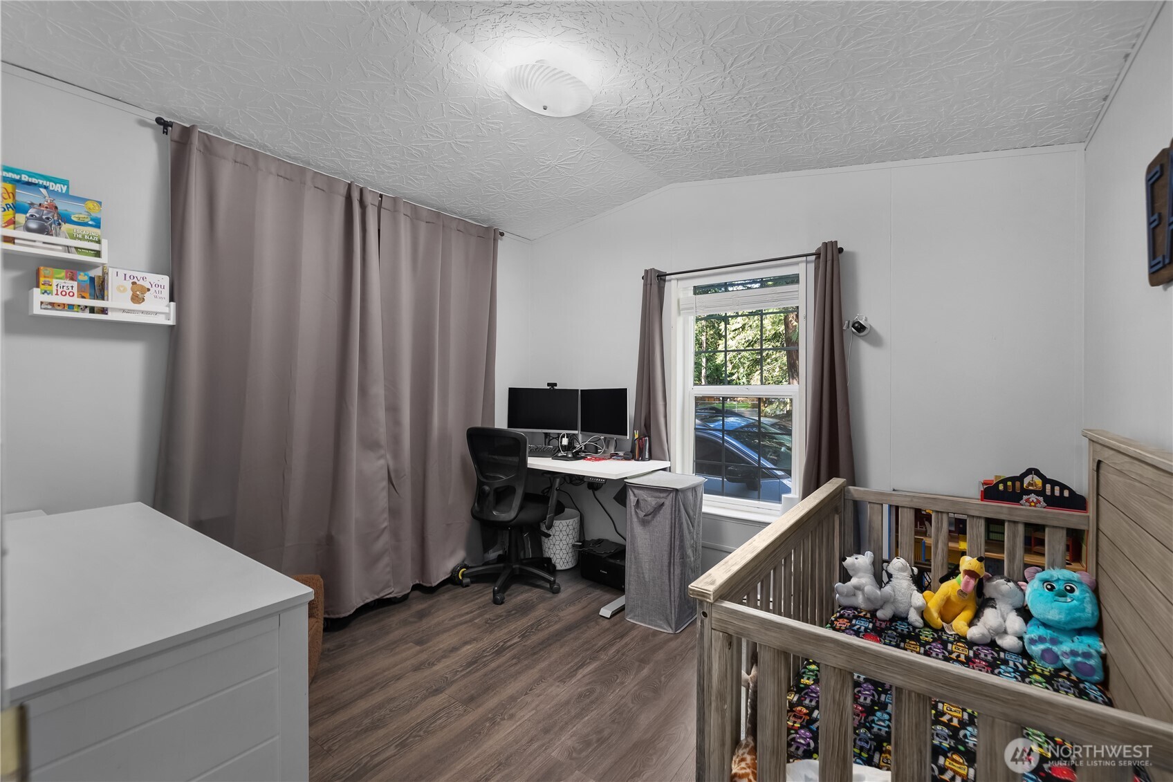 300 N Mount Jupiter Drive , Hoodsport, WA 98548