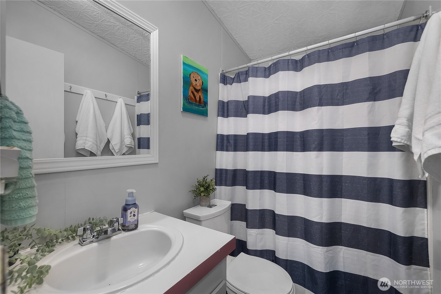 300 N Mount Jupiter Drive , Hoodsport, WA 98548